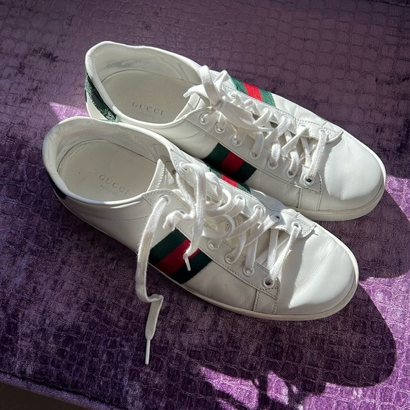 Gucci Sneaker. Previously loved and very comfortable. Iconic style. - Picture 2 of 12